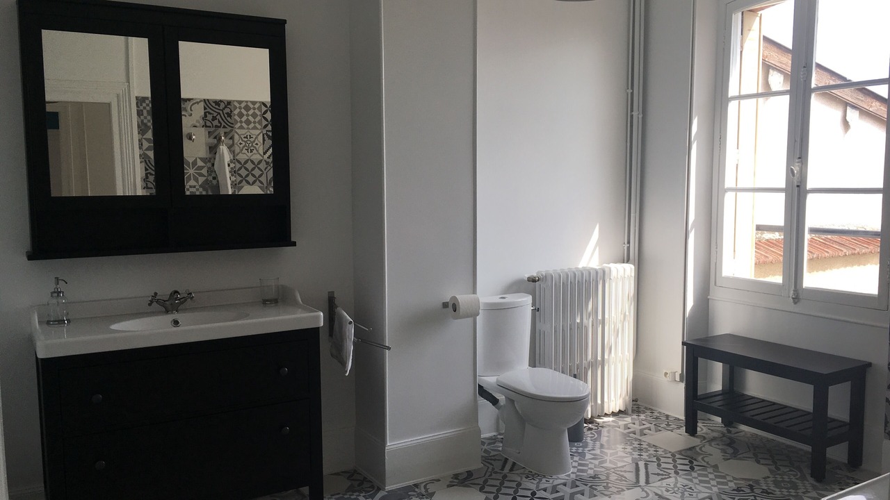 Photo of Bathroom in Avize