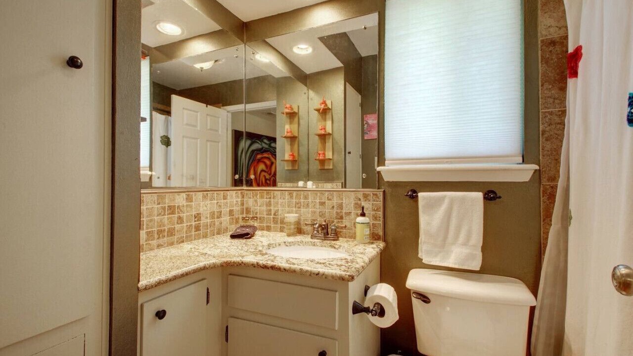 Photo of Bathroom in Pecan Springs Springdale