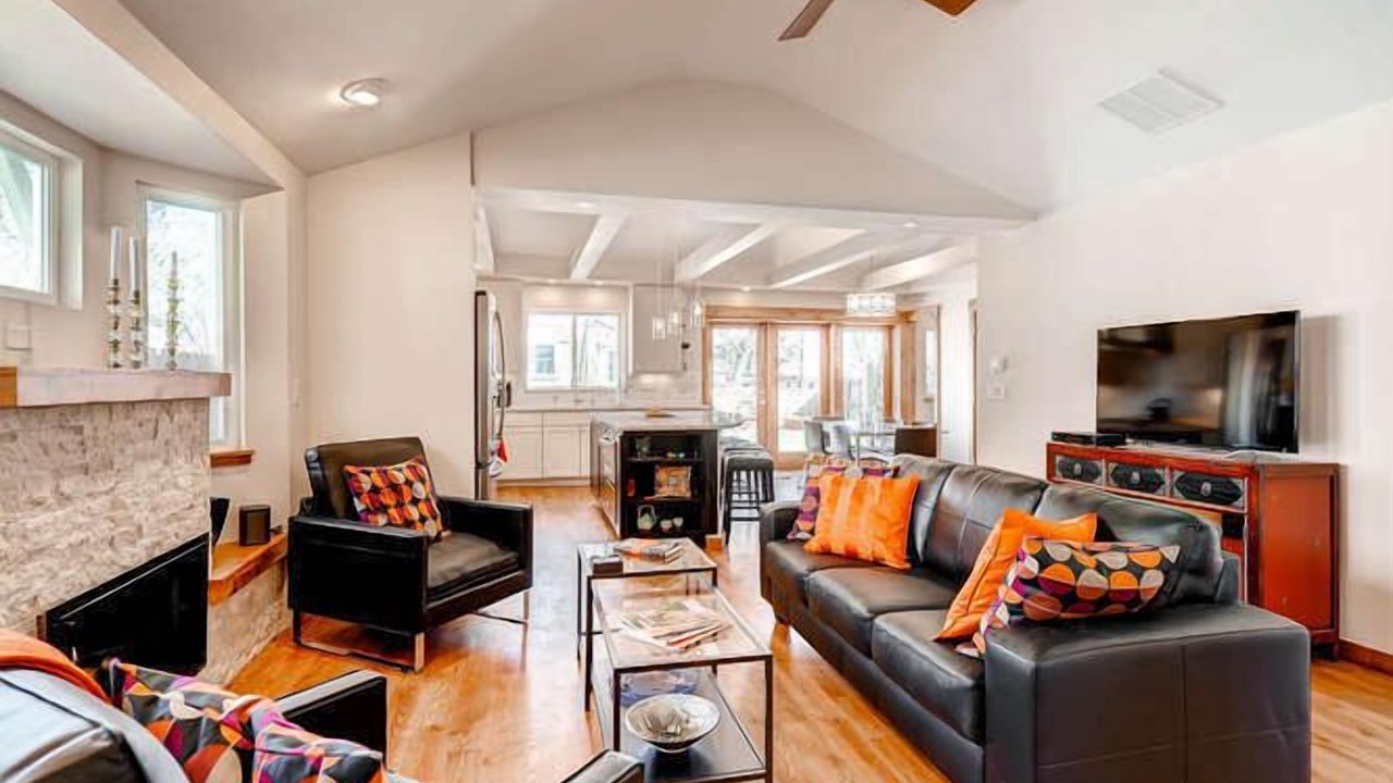 Photo of Livingroom in Interurban Park