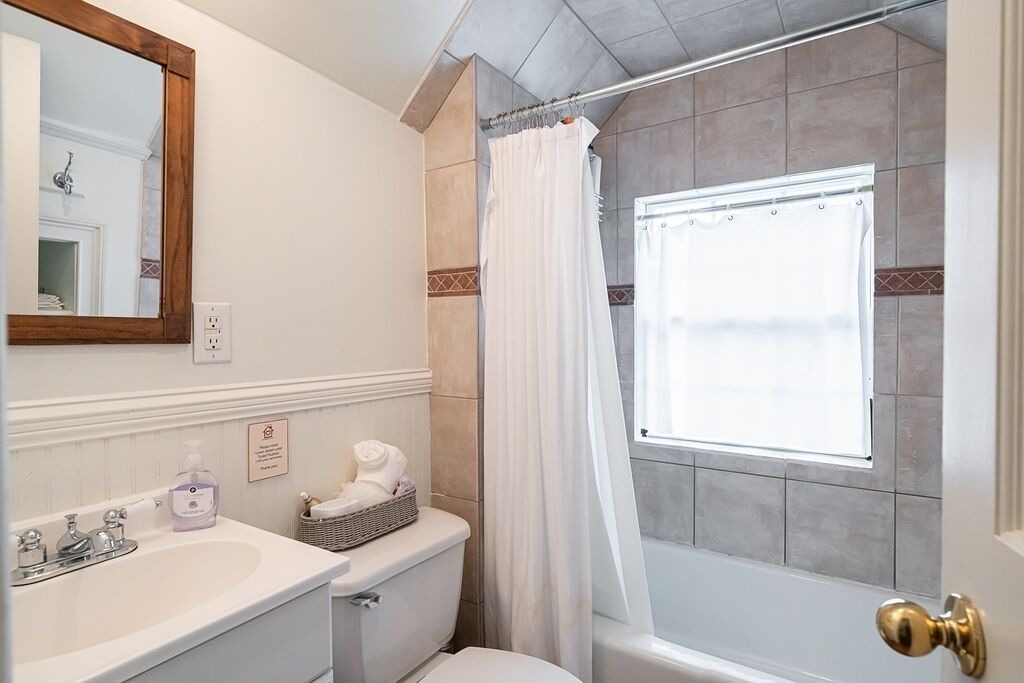 Photo of Bathroom in North Buckhead