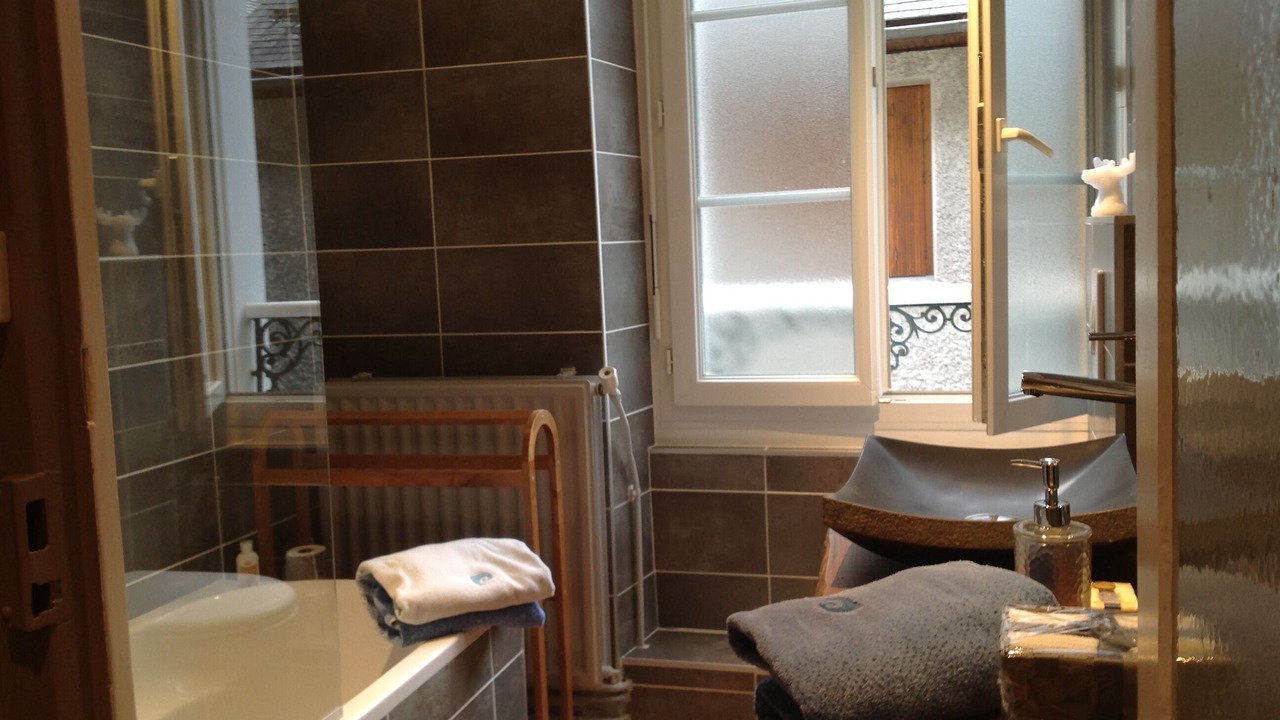 Photo of Bathroom in Cauterets