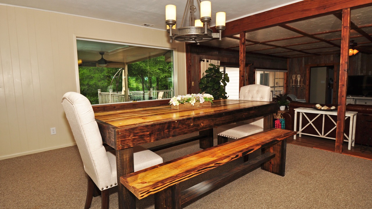 Photo of Livingroom in McQueeney