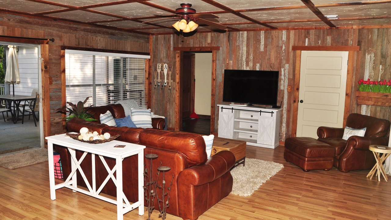 Photo of Livingroom in McQueeney