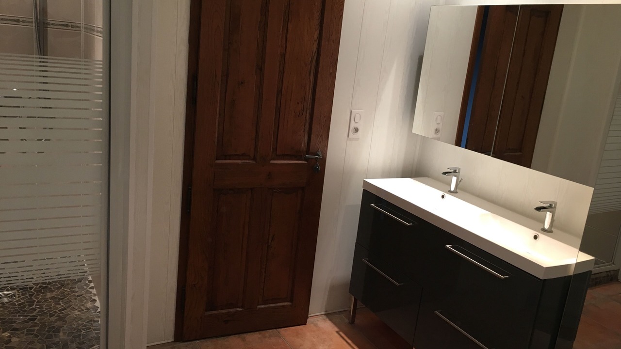 Photo of Bathroom in Rieupeyroux