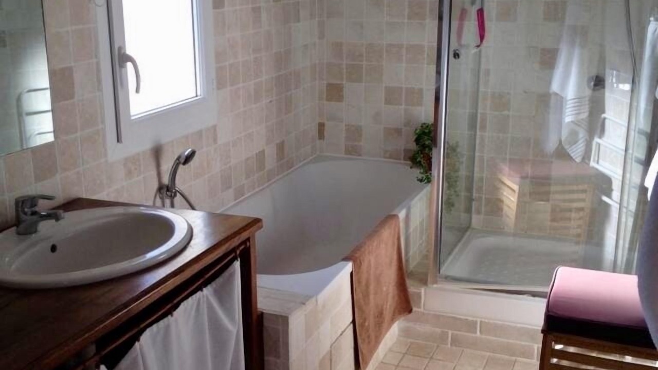 Photo of Bathroom in Saint-Quentin-la-Poterie