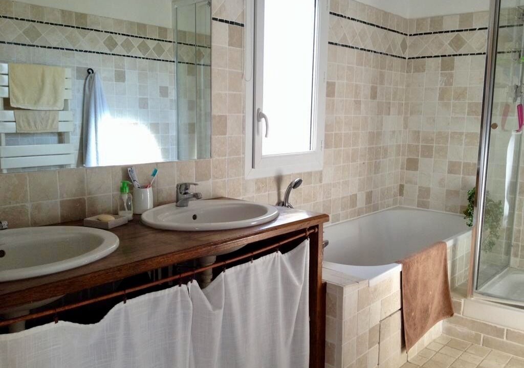 Photo of Bathroom in Saint-Quentin-la-Poterie