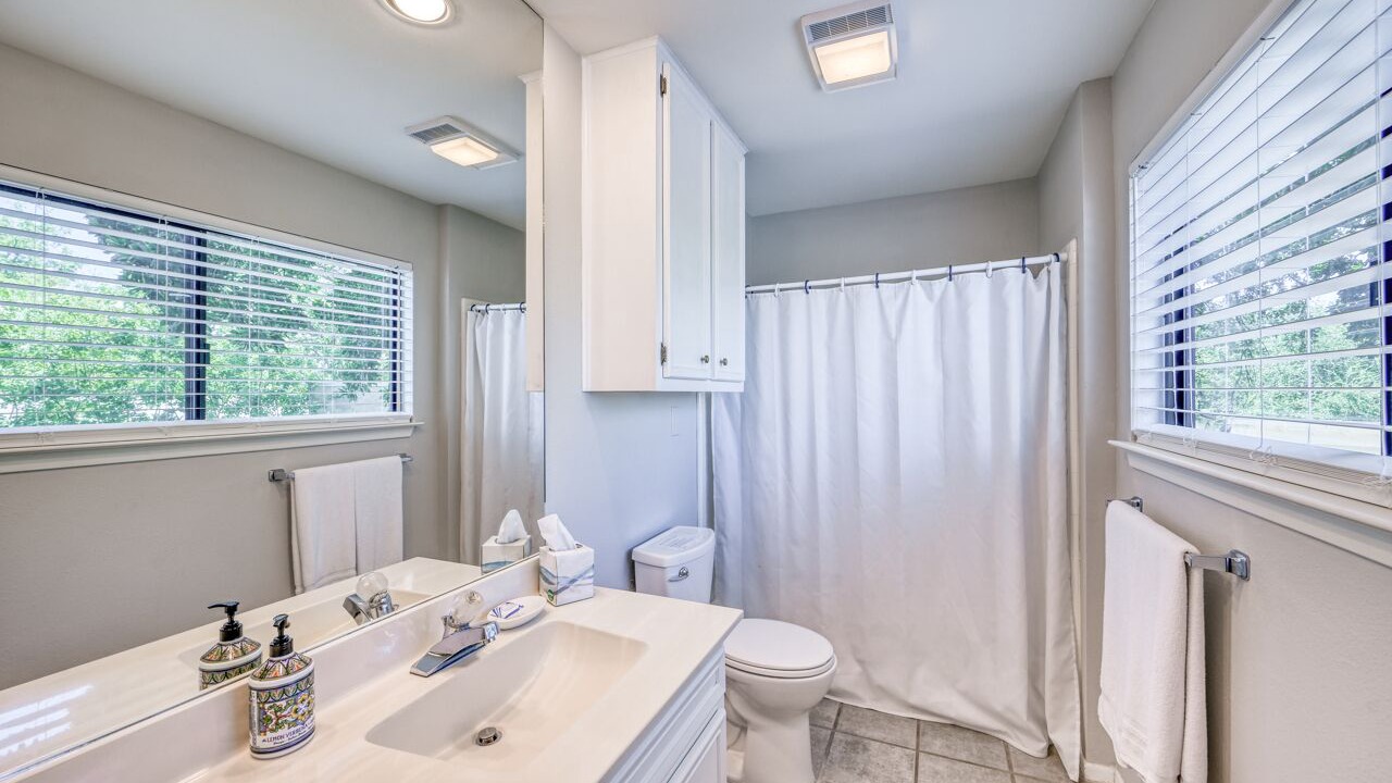 Photo of Bathroom in Horseshoe Bay