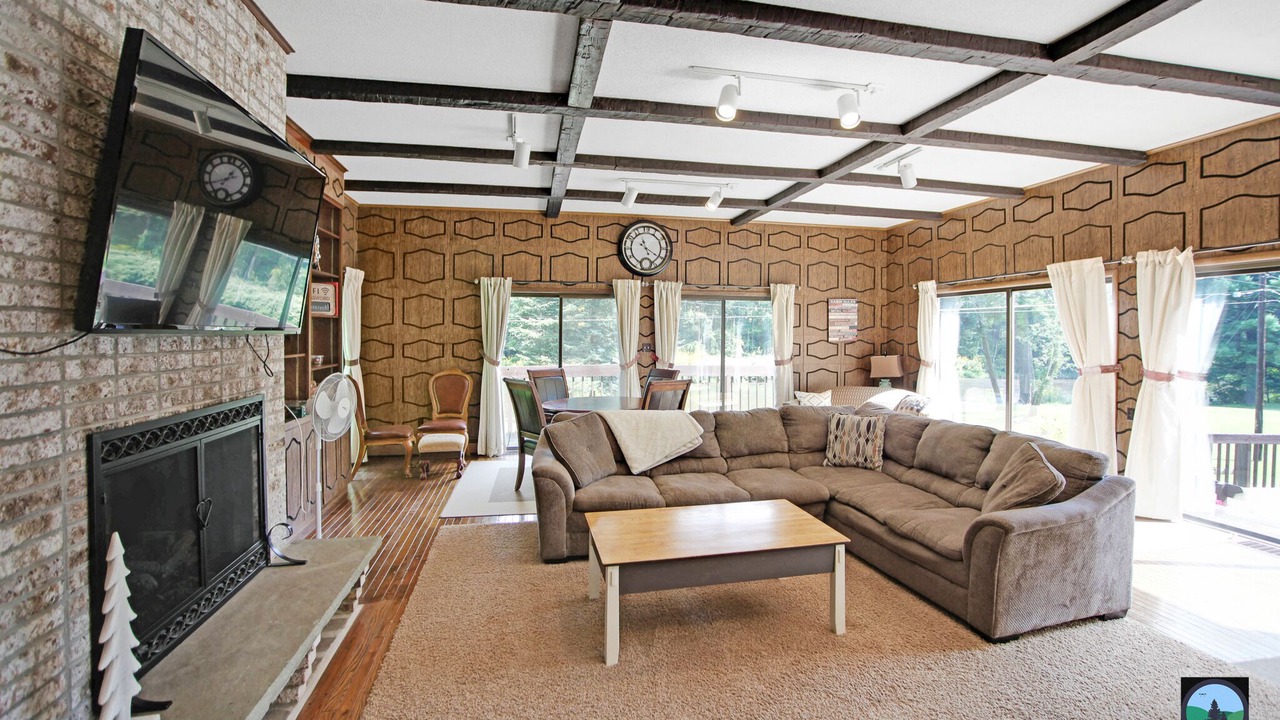 Photo of Livingroom in Gaines
