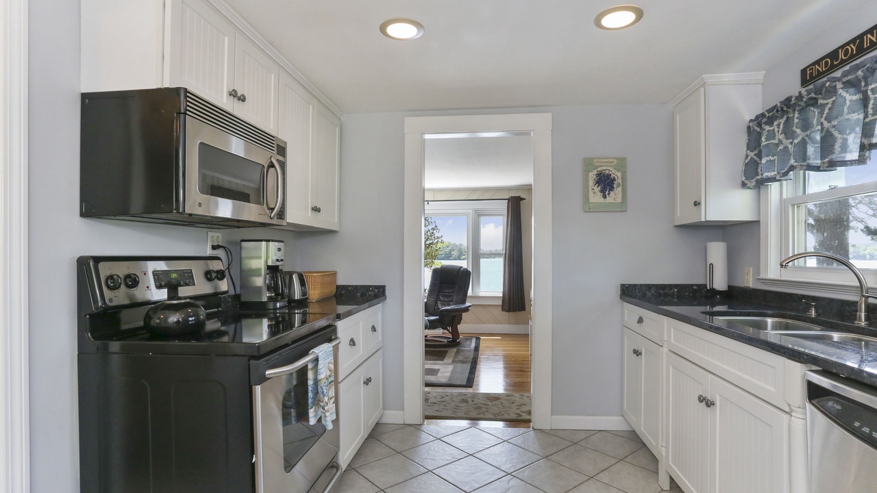 Photo of Kitchen in Ponds of Plymouth