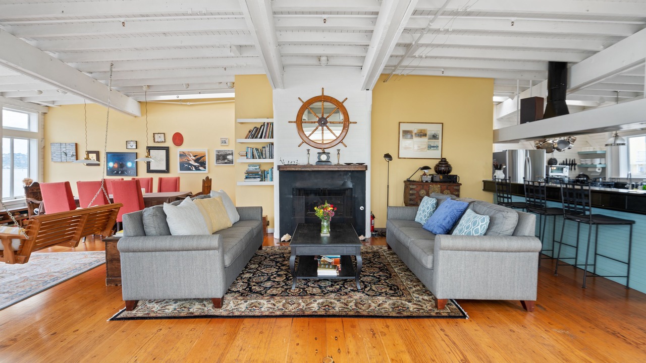 Photo of Livingroom in Marin City
