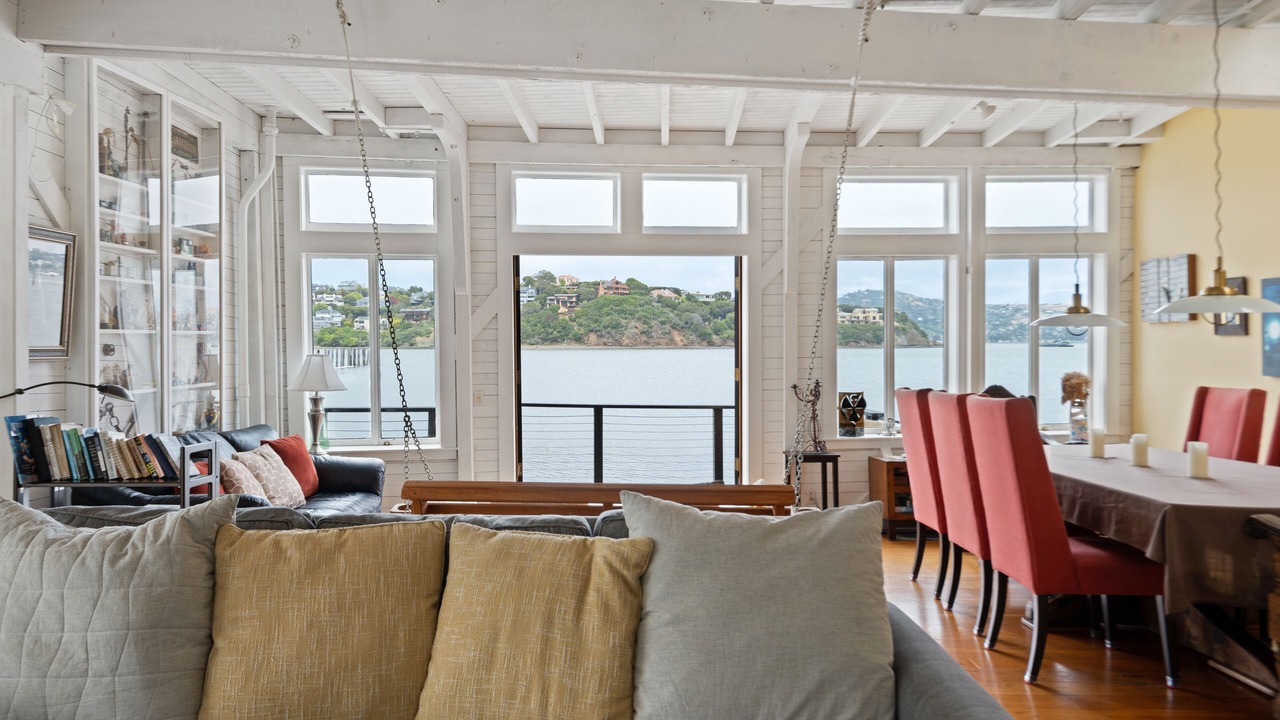 Photo of Livingroom in Marin City