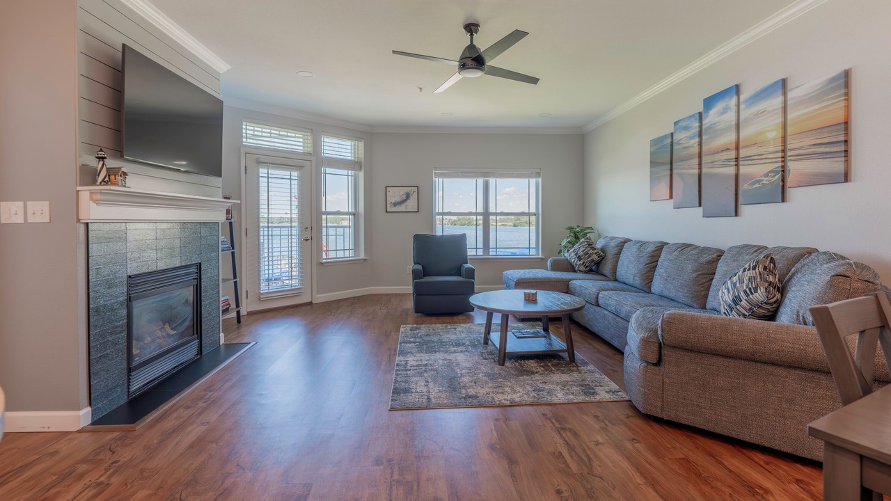 Photo of Livingroom in Delavan Lake