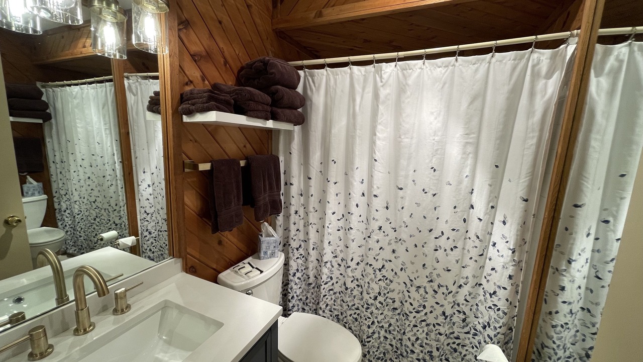Photo of Bathroom in Point Venture