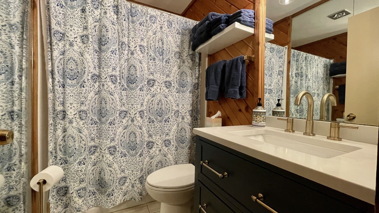 Photo of Bathroom in Point Venture