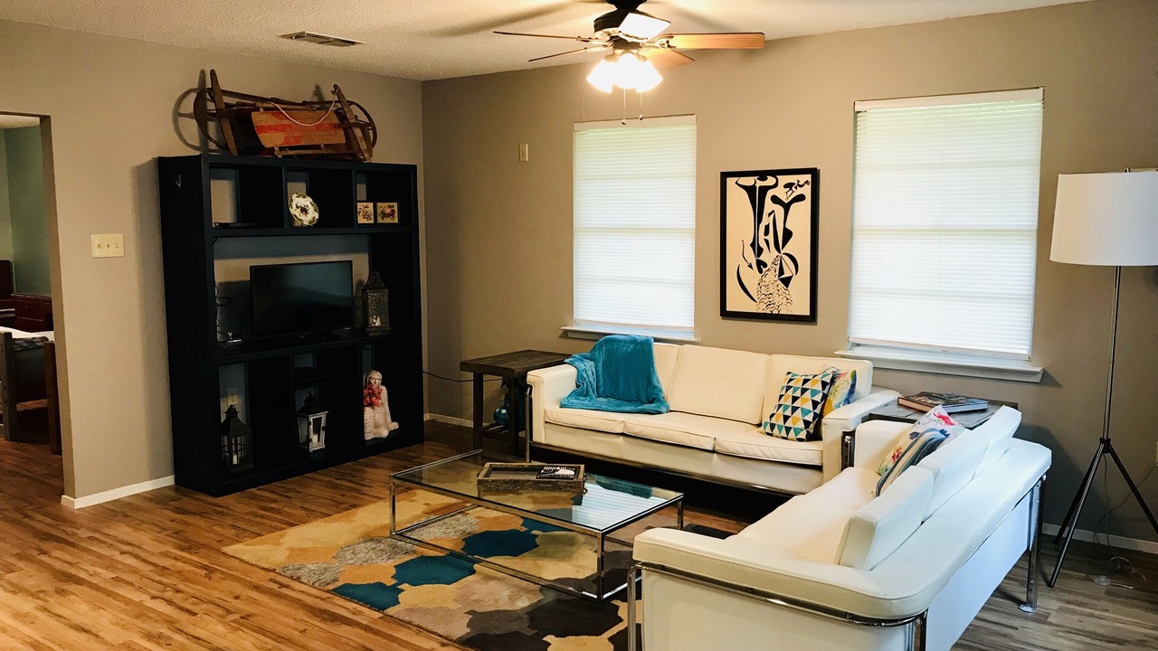 Photo of Livingroom in Canton