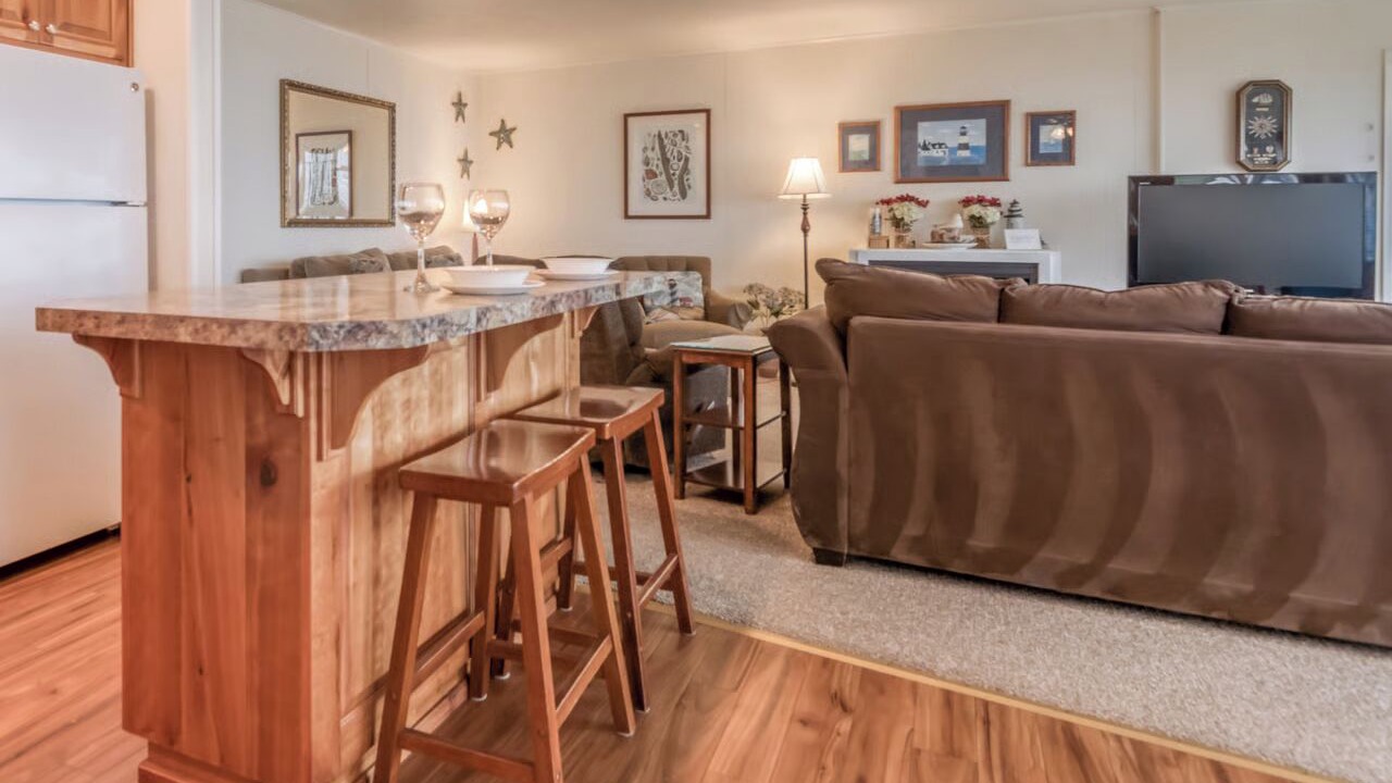 Photo of Others in Roads End