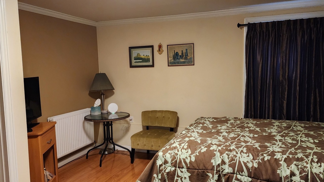 Photo of Bedroom in Merced Manor