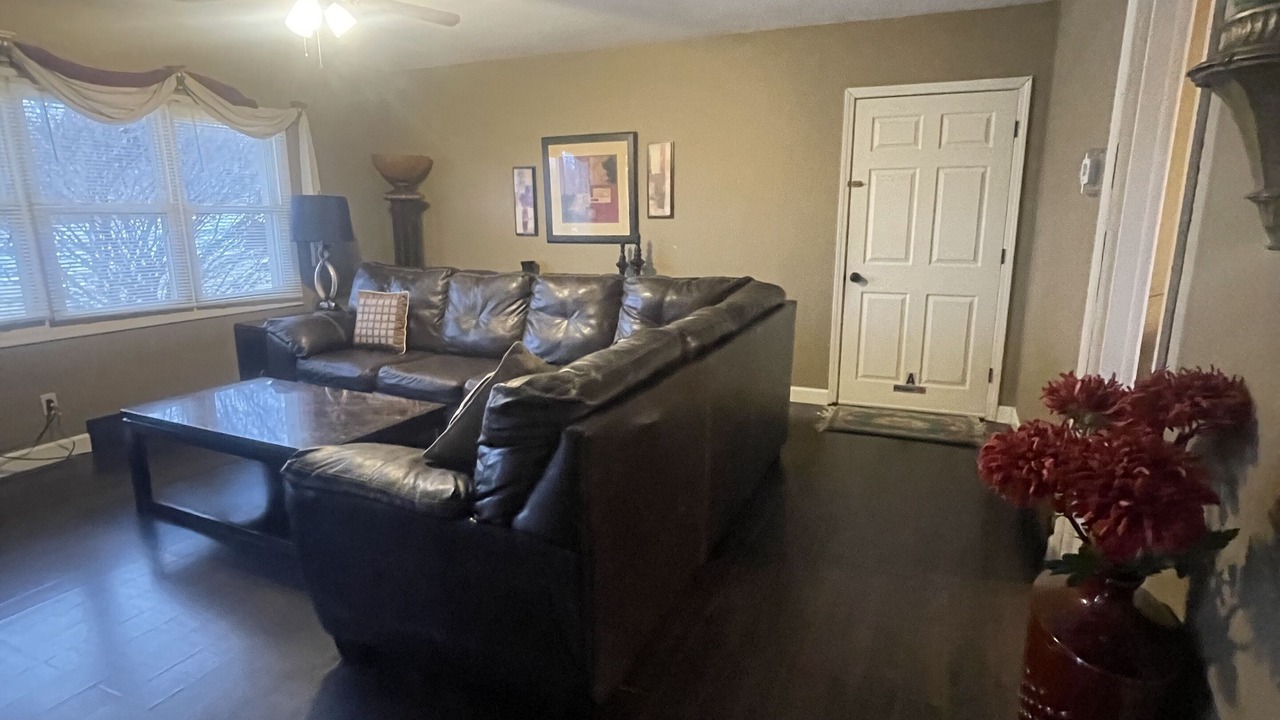Photo of Livingroom in Eureka