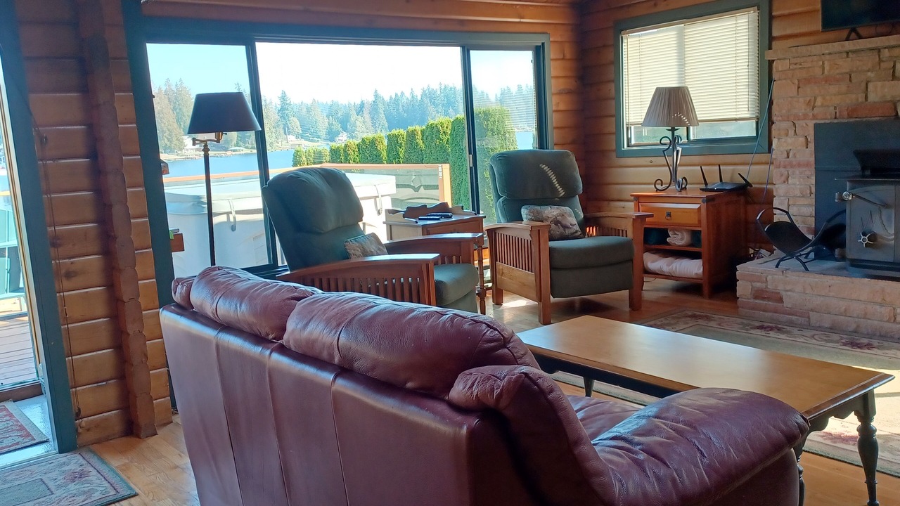 Photo of Livingroom in Lake Goodwin