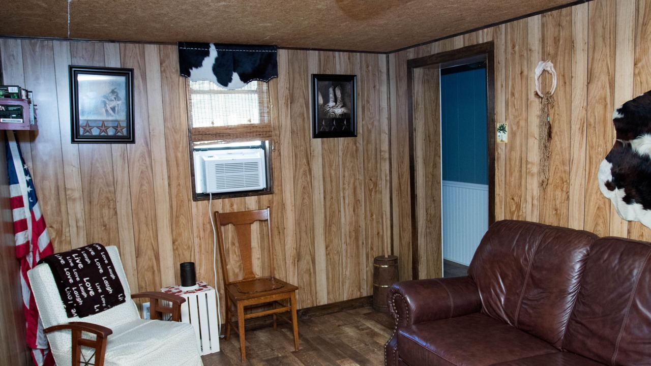 Photo of Livingroom in Deweyville