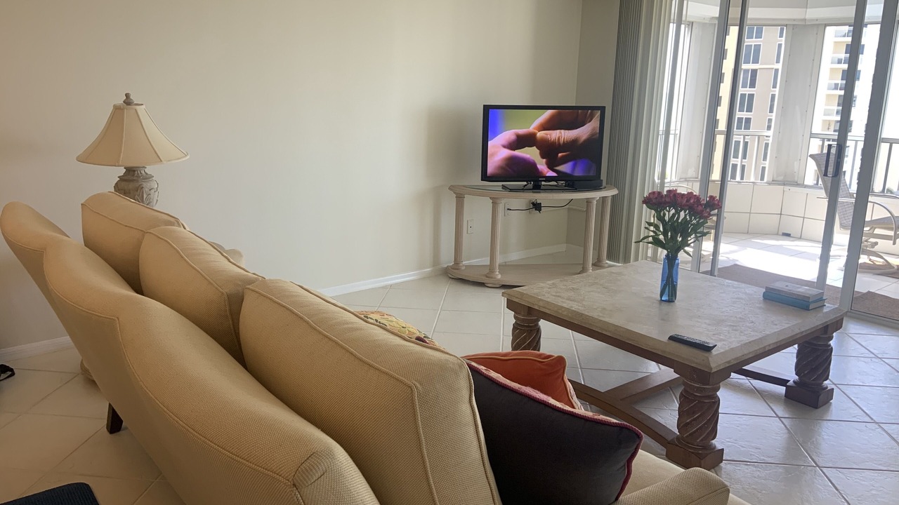 Photo of Livingroom in Vanderbilt Beach