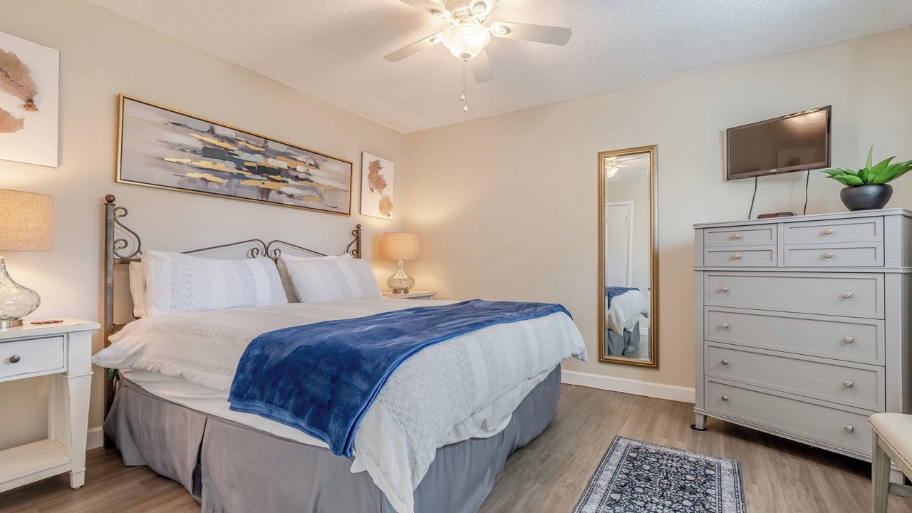 Photo of Bedroom in Miramar Beach