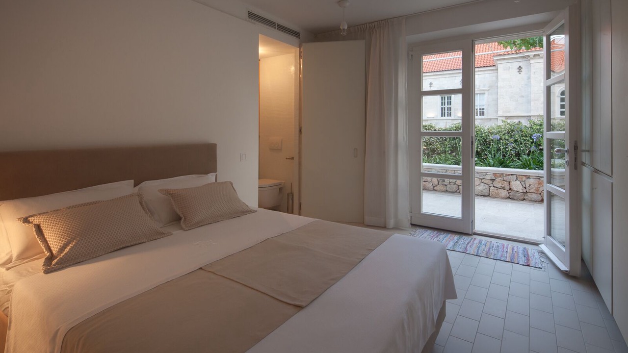 Photo of Bedroom in Pile