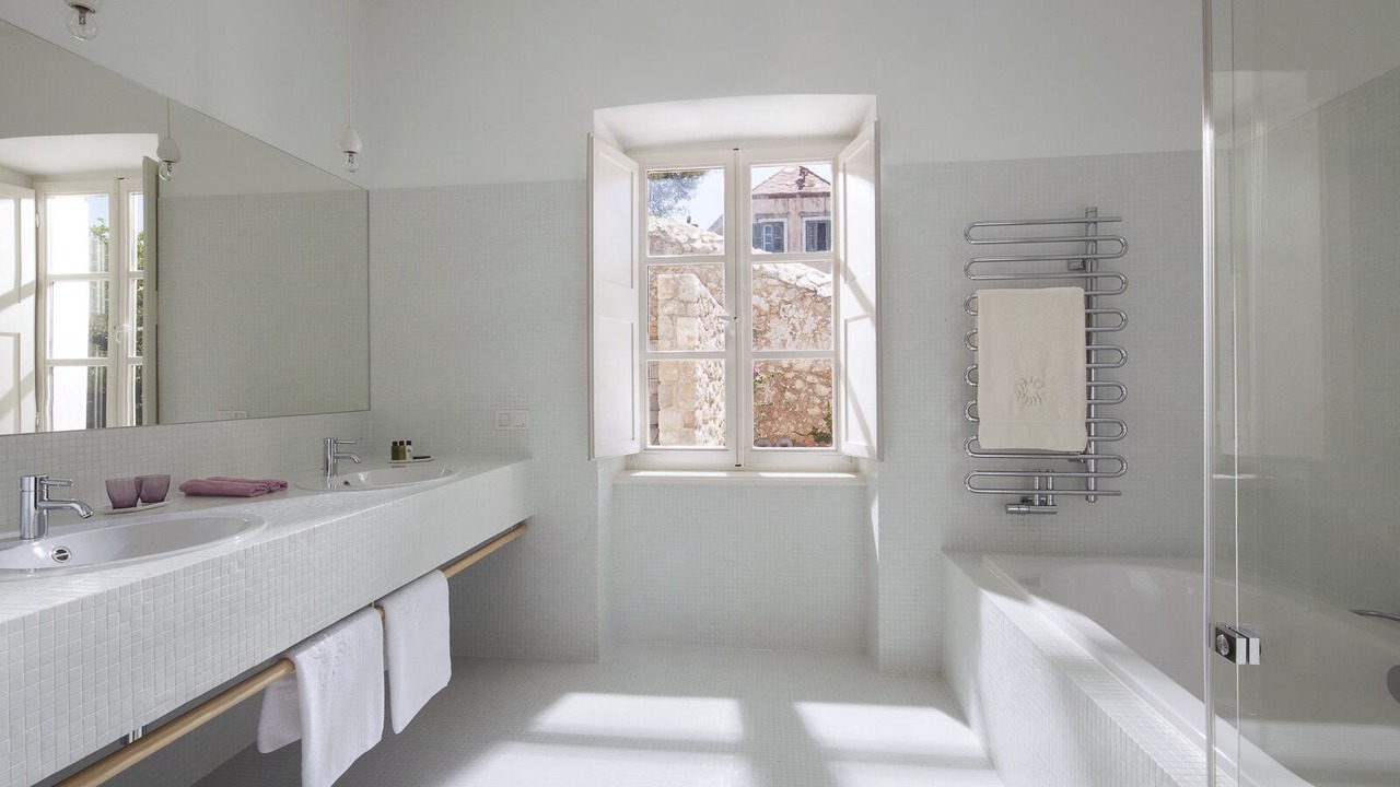 Photo of Bathroom in Pile