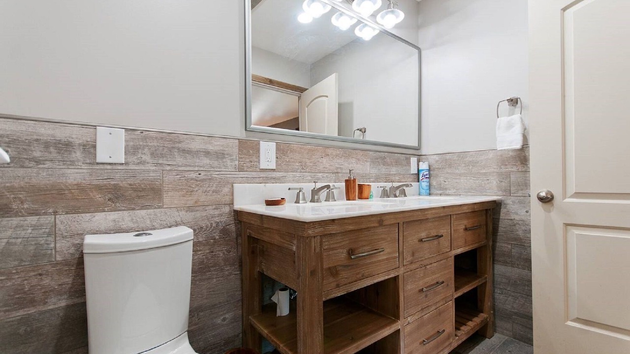 Photo of Bathroom in Oak Park