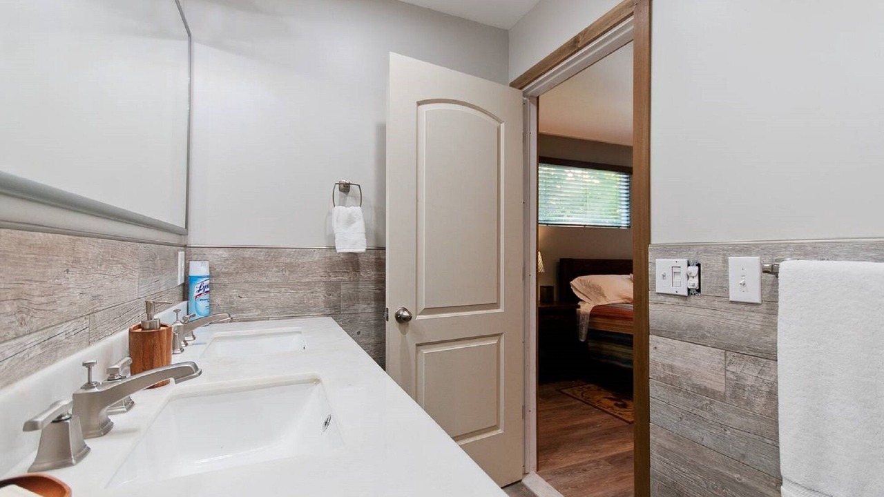 Photo of Bathroom in Oak Park