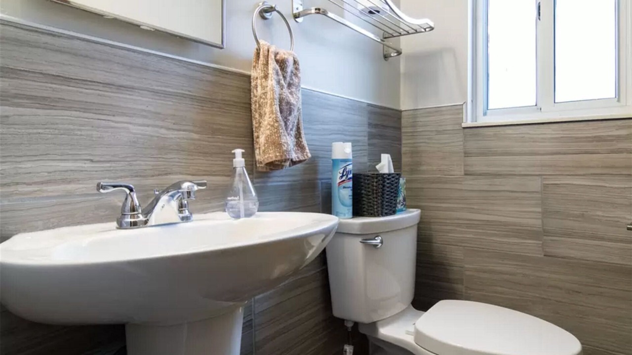 Photo of Bathroom in Oak Park