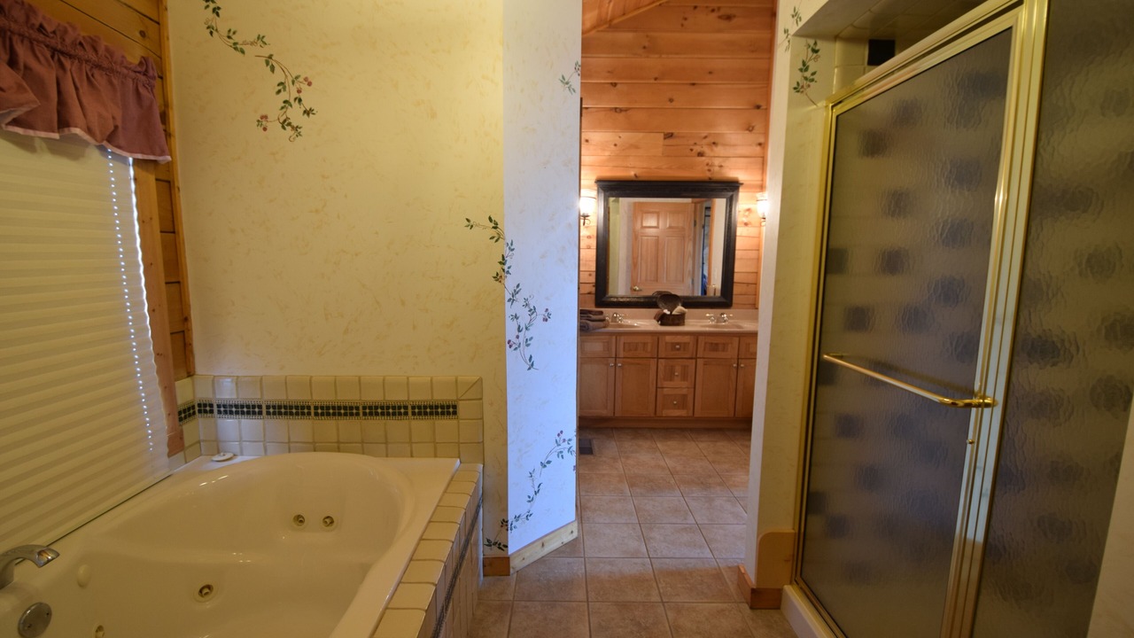 Photo of Bathroom in Lakeview