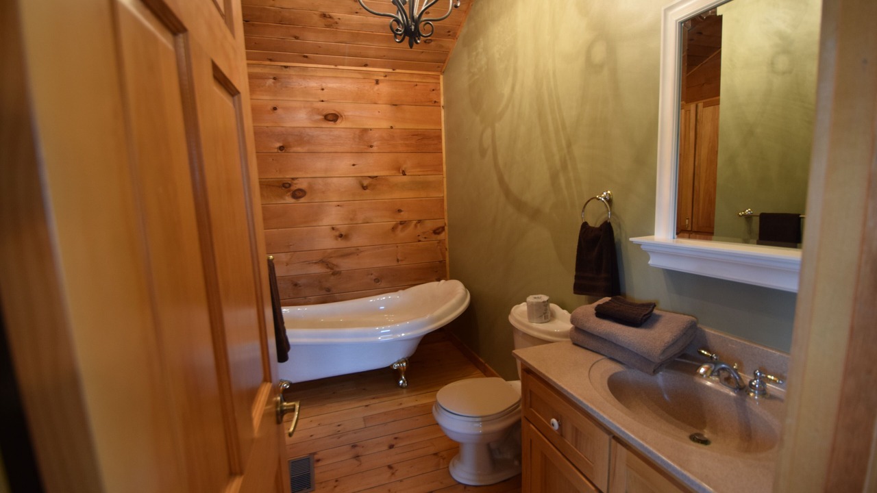 Photo of Bathroom in Lakeview