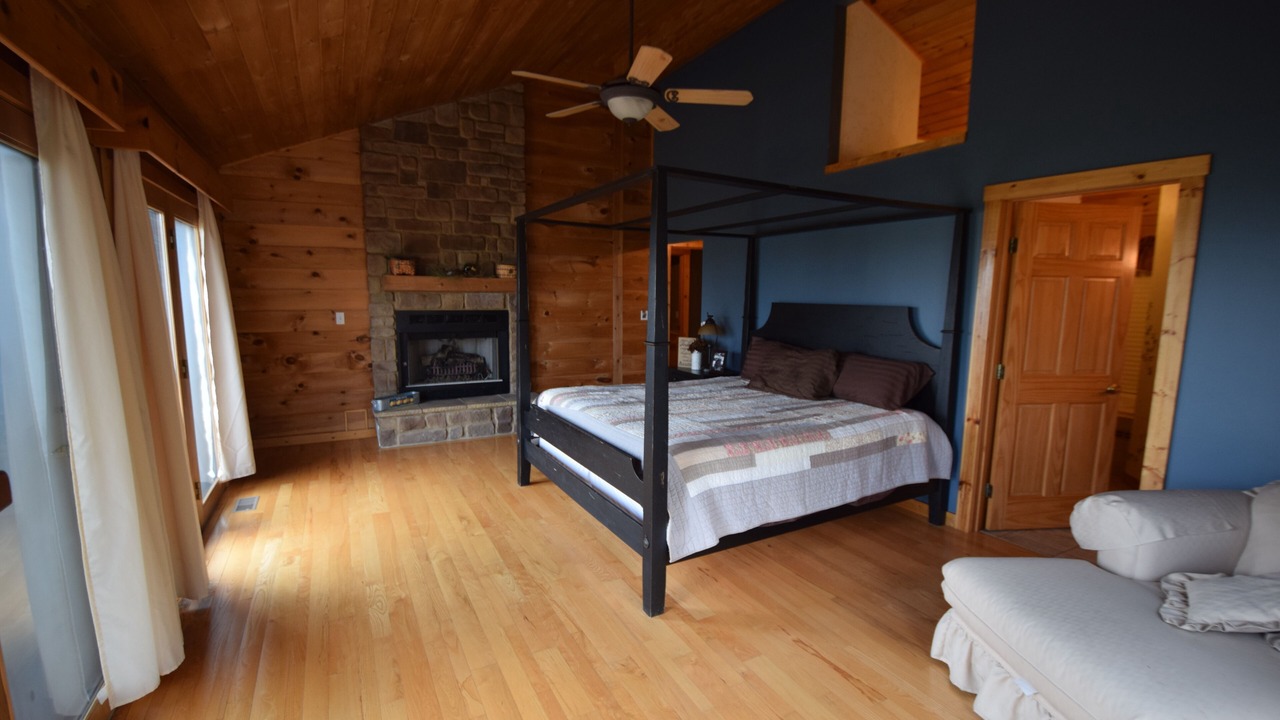 Photo of Bedroom in Lakeview