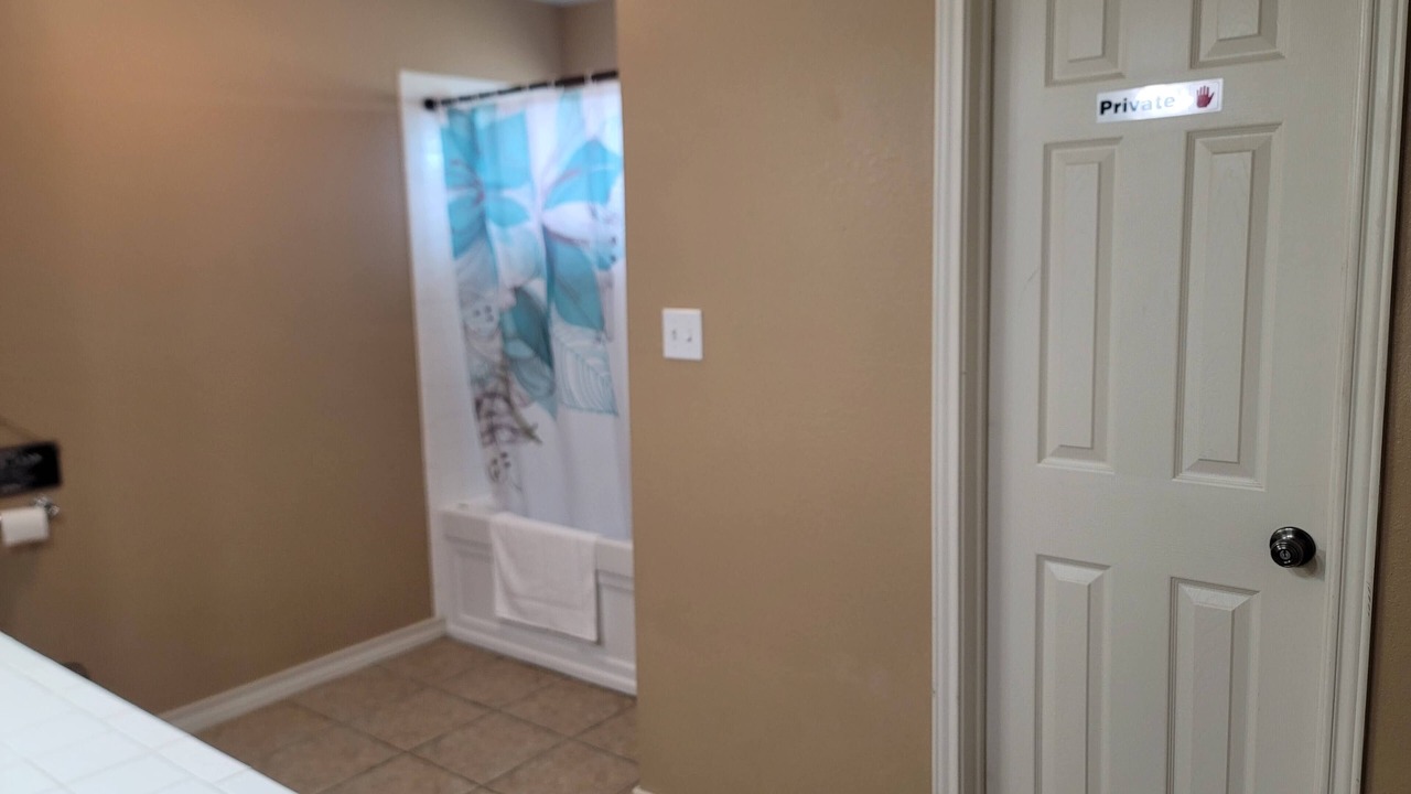 Photo of Bathroom in Del Valle