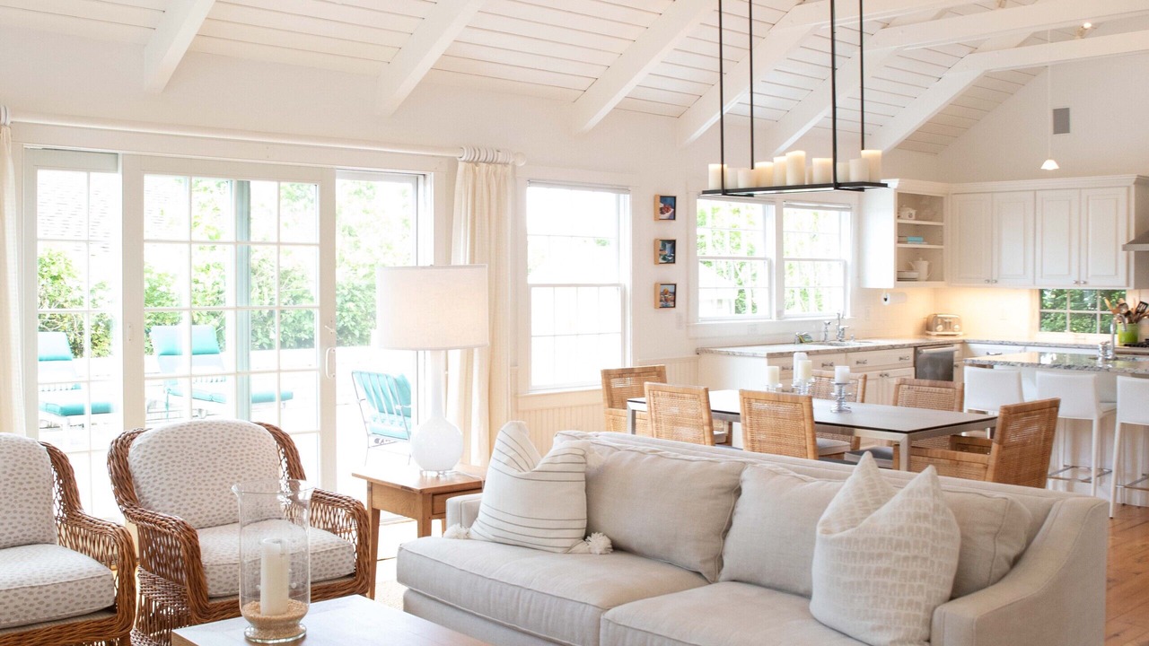 Photo of Livingroom in Brant Point