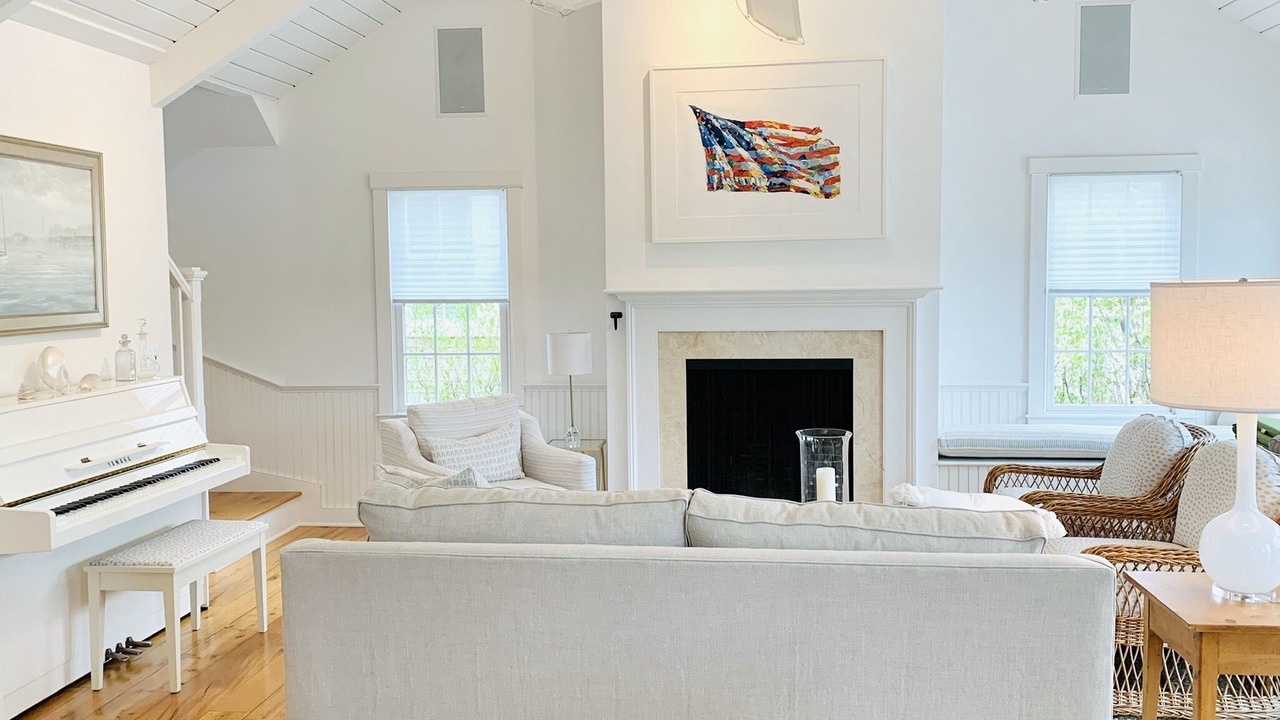 Photo of Livingroom in Brant Point