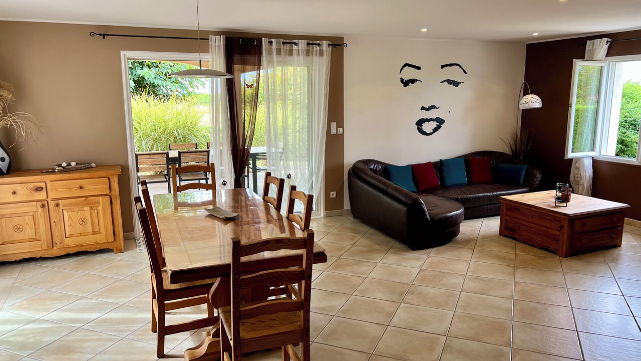 Photo of Livingroom in Laroque-Timbaut