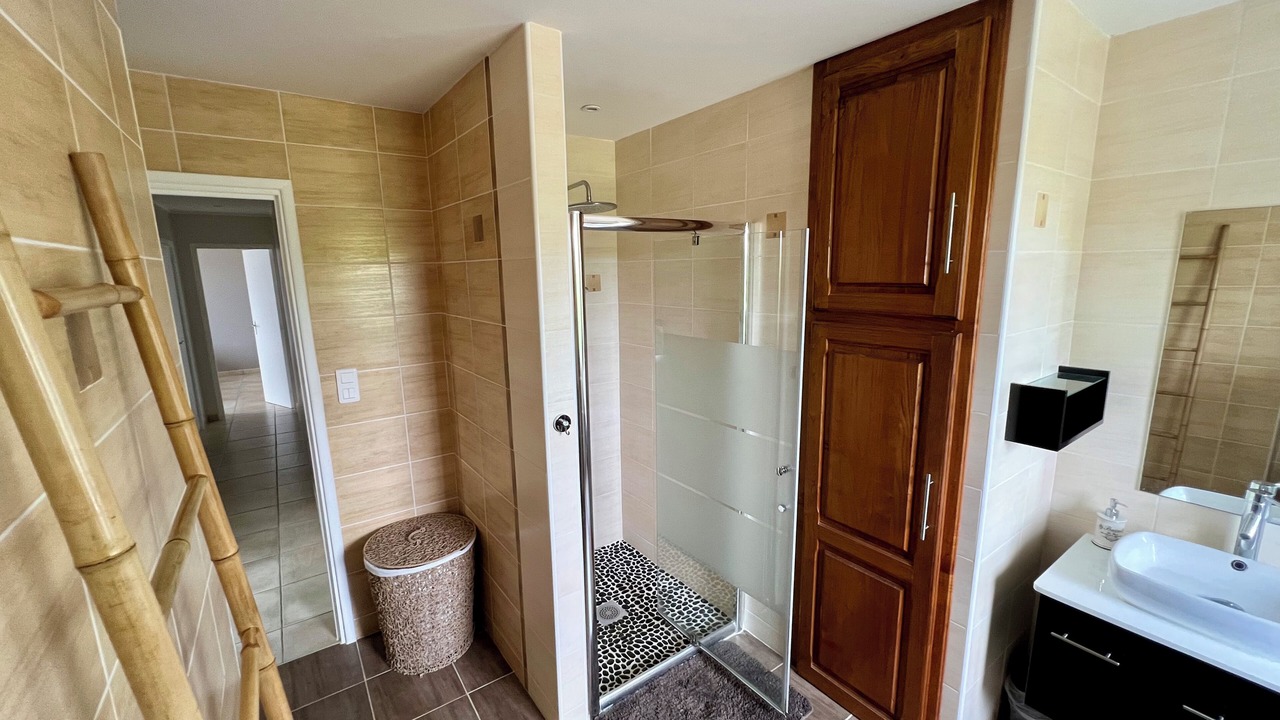 Photo of Bathroom in Laroque-Timbaut