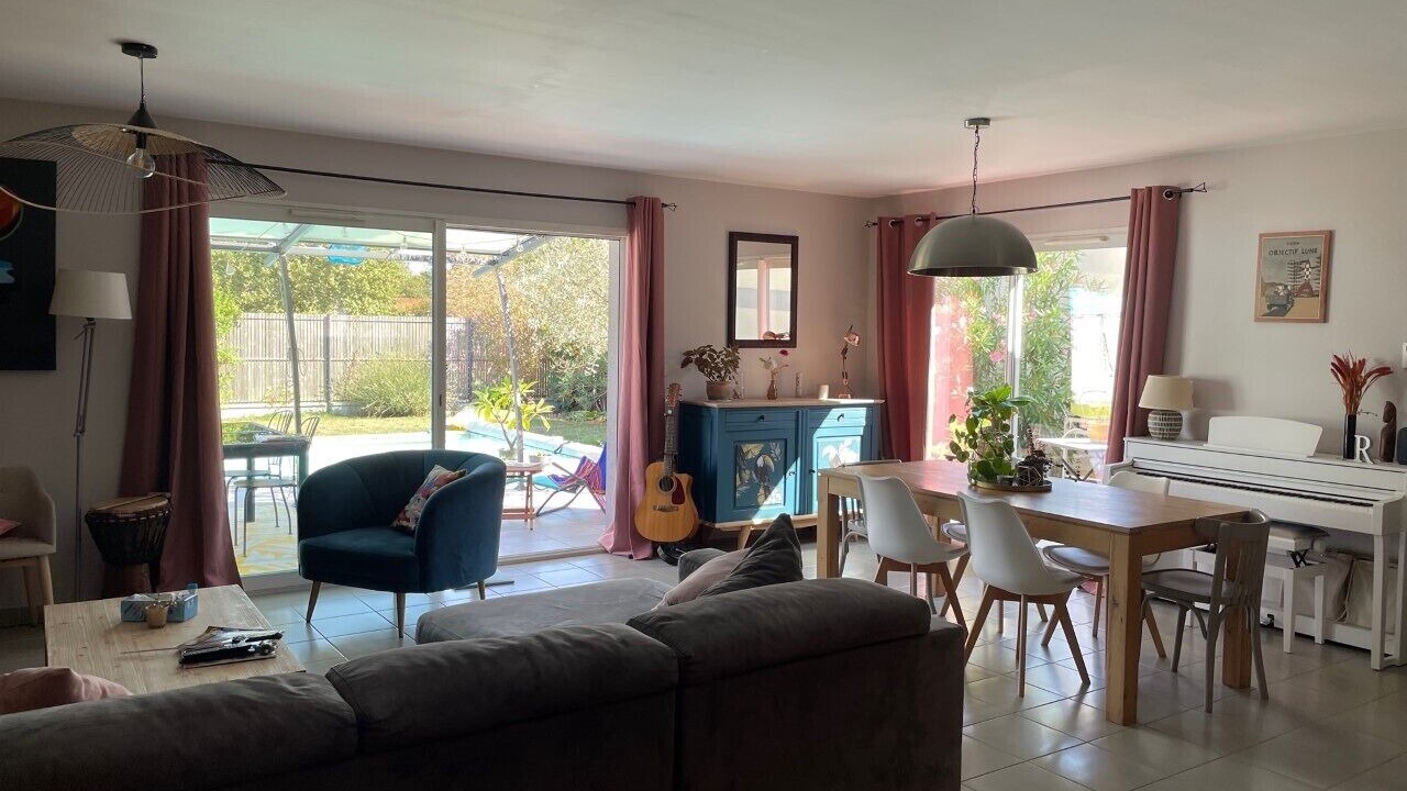 Photo of Livingroom in Ambares-et-Lagrave