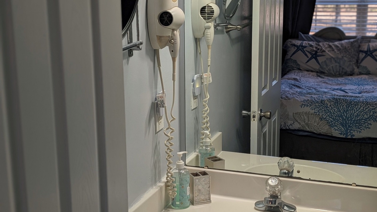 Photo of Bathroom in Peletier