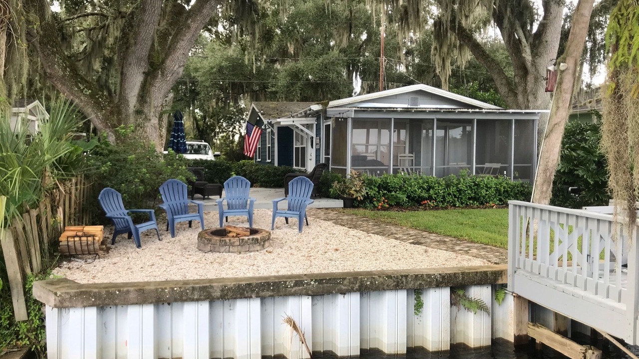Photo of Others in Lemon Bluff