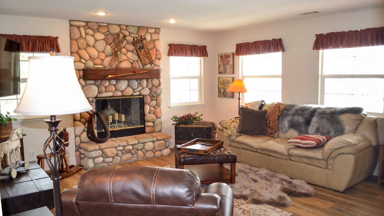 Photo of Others in Victor