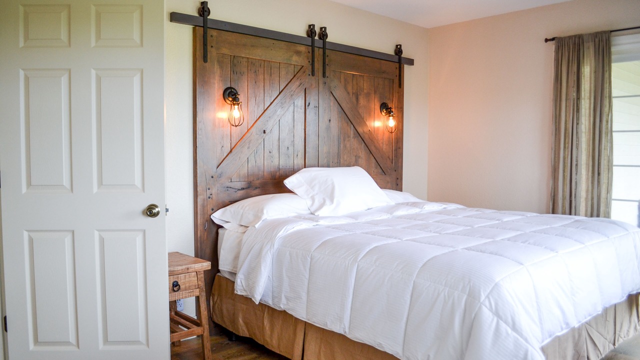 Photo of Others in Victor