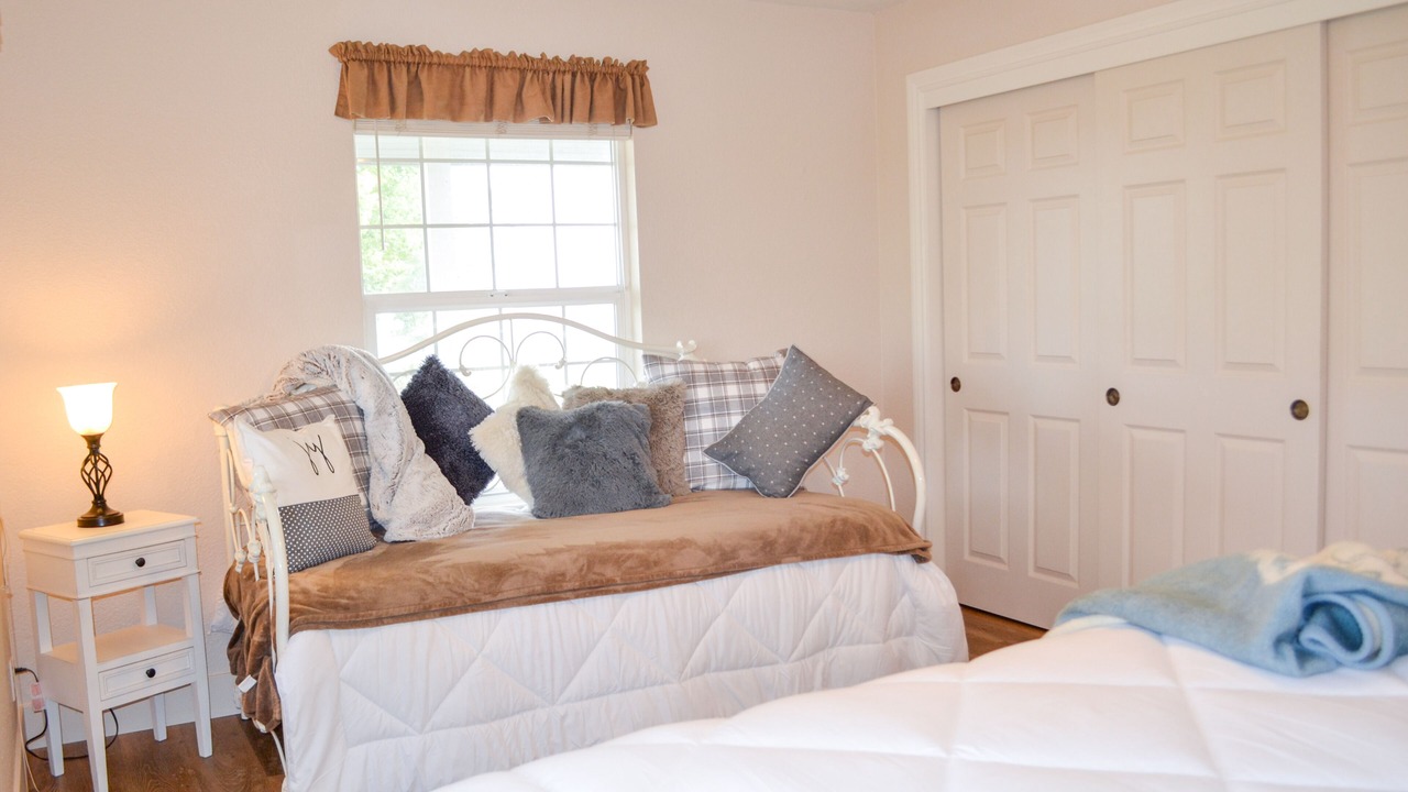 Photo of Others in Victor