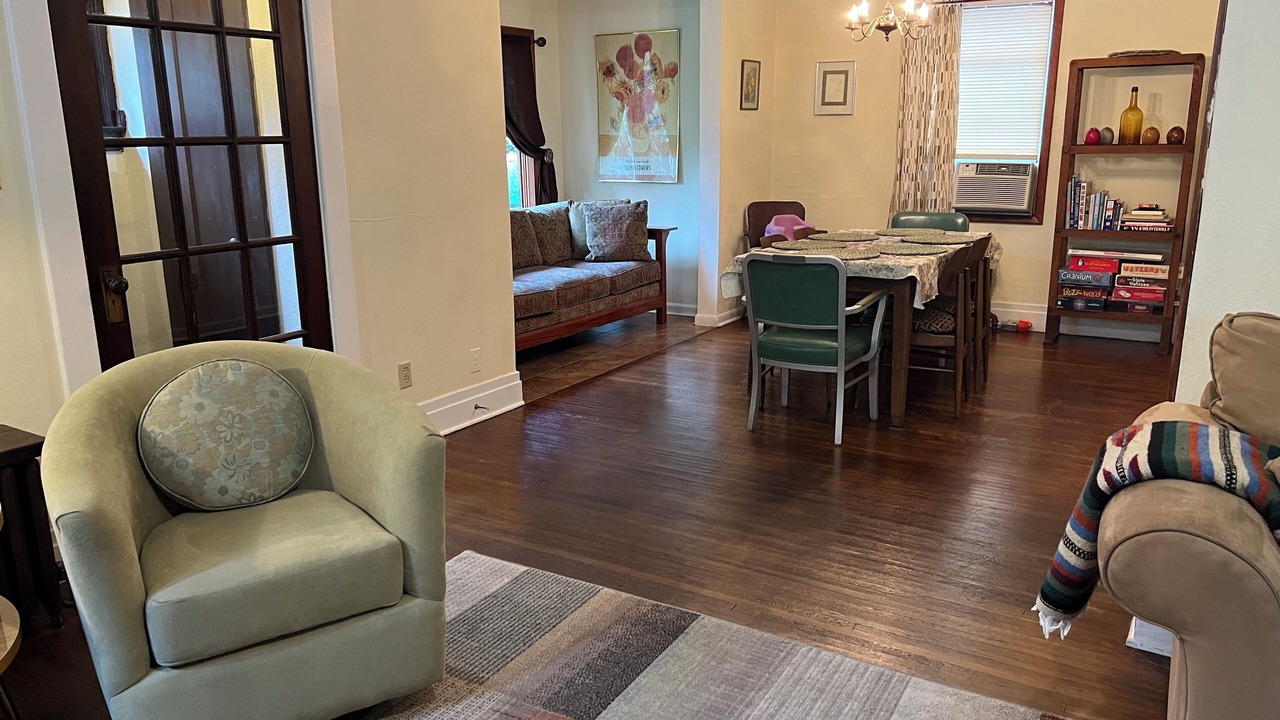 Photo of Livingroom in Niagara Falls