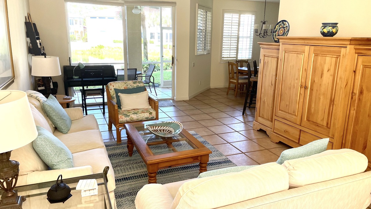 Photo of Livingroom in Pelican Bay