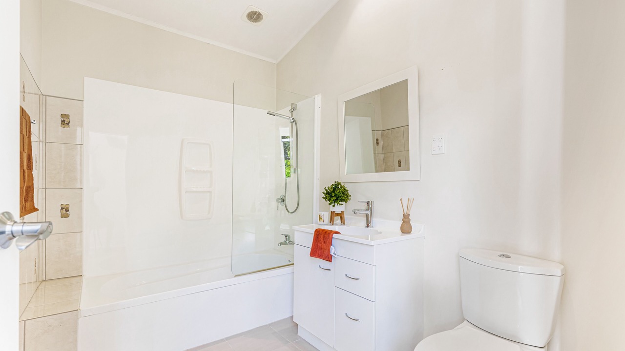 Photo of Bathroom in Bethells Beach