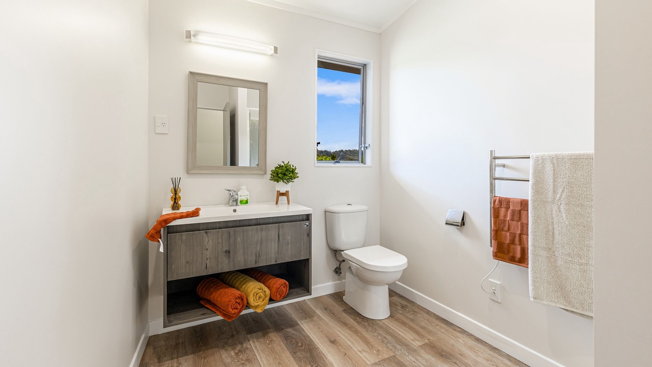 Photo of Bathroom in Bethells Beach