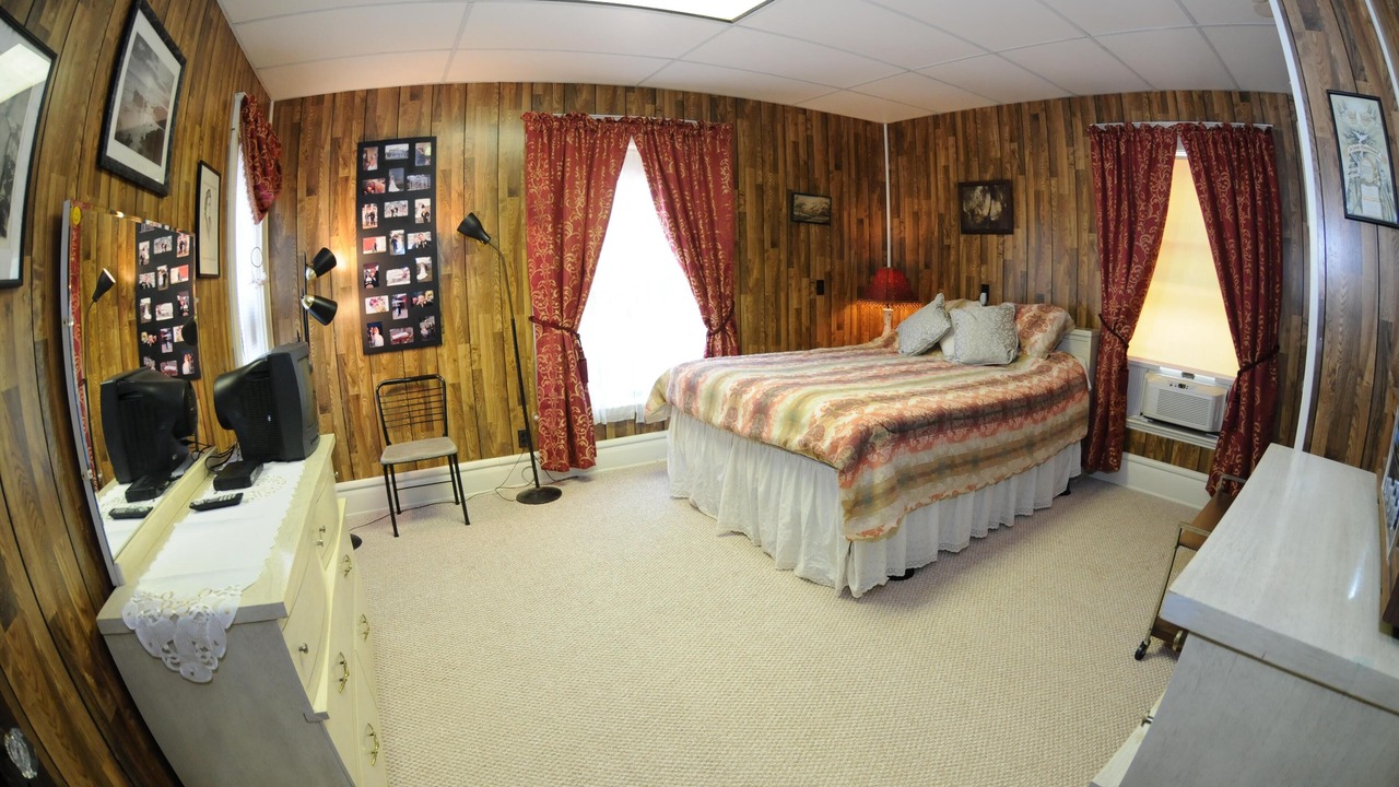 Photo of Bedroom in Maple Hill